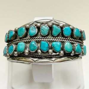 Breathtaking Vintage Statement Southwestern Turquoise Silver Cuff Bracelet